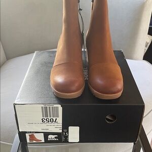 Sorel Women's Tan Leather Heeled Boots